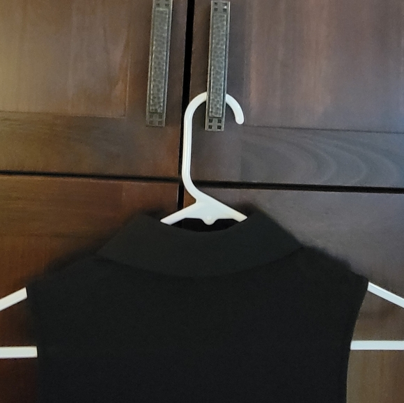 Sleeveless Button Down Black Top Like New INC Tailored Fit Side Slits S/M - Picture 4 of 4